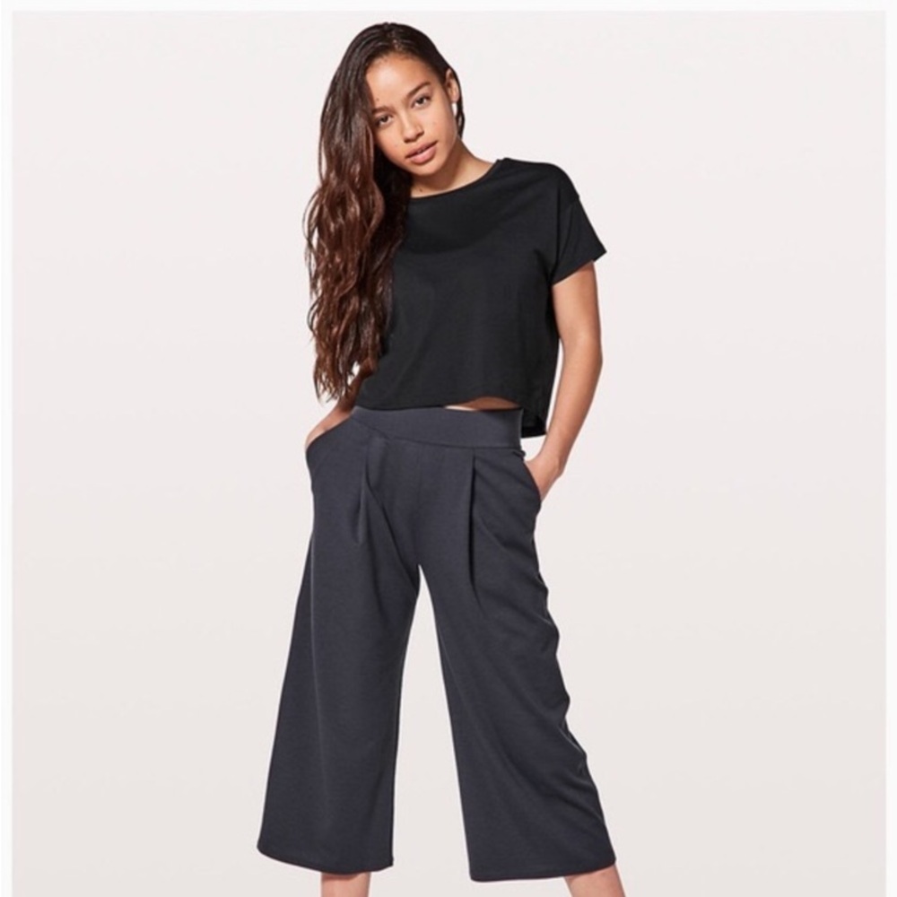 LULULEMON Can You Feel The Pleat Wide Leg Crop 21" Inseam 6